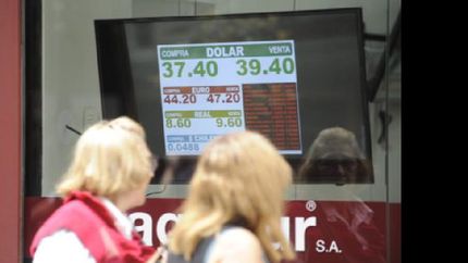 El dólar trepa 70 centavos a la espera del anuncio del acuerdo con el FMI