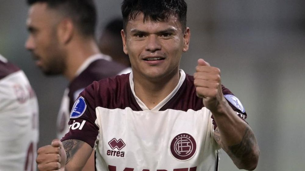 Walter Bou convirtió los dos goles en el triunfo de Lanús.