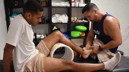 Rodríguez en sesión de kinesiología. Rodríguez en sesión de kinesiología.