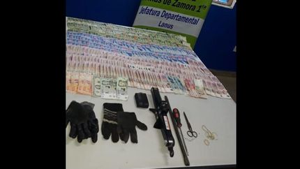se incautó dinero en efectivo y herramientas para cometer las entraderas.