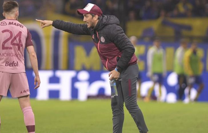 Zubeldía le da indicaciones a Morgantini.