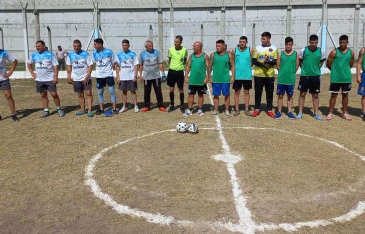 Se desarrolló un partido entre internos y jugadores sénior.