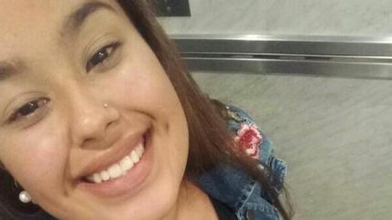 La joven recibió un disparo en la cabeza y permanece internada.