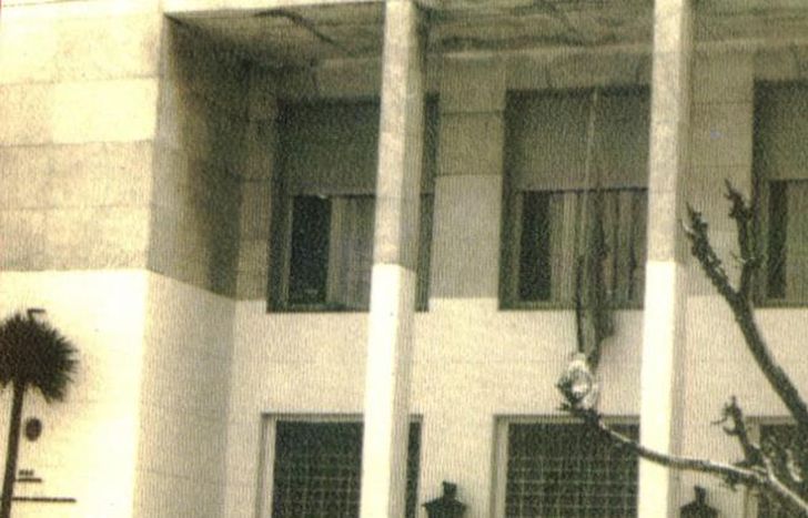 La fachada de la escuela, emblemática imagen del libro de Ossona.