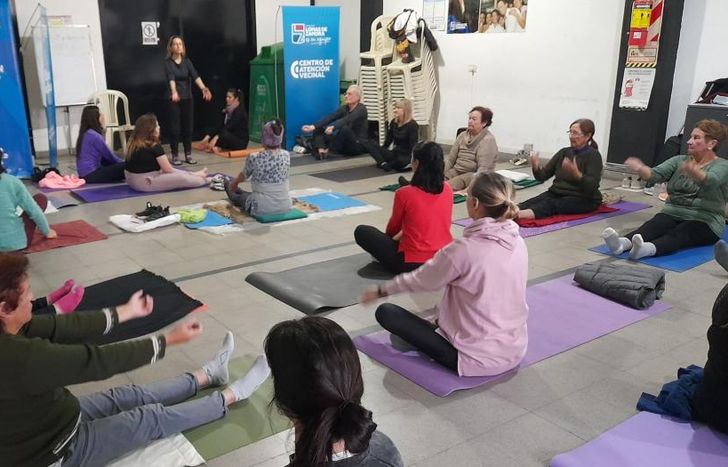 En el CAV de Temperley Este hay yoga, bachata, zumba y tapiz artesanal.