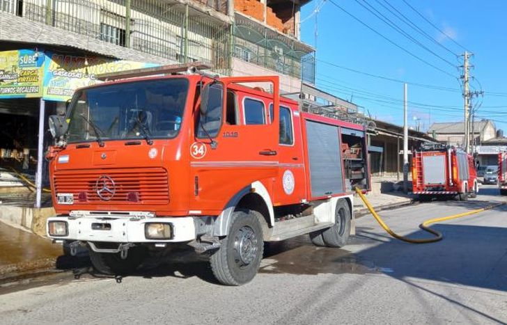 Tardaron unas horas en controlar el incendio.