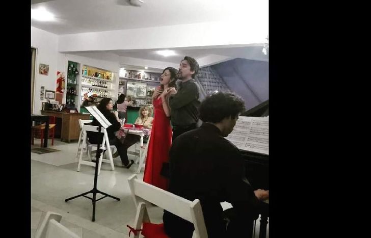 Sabrina se hizo famosa por sorprender con su voz a los pasajeros del subte.