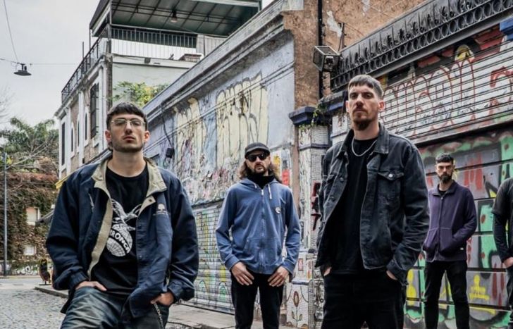 La banda completa.