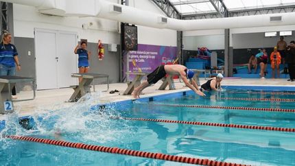 Las piletas tienen instalaciones y equipamiento de primer nivel.