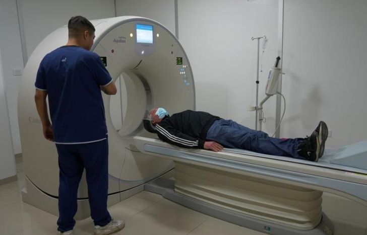 Uno de los aparatos de última generación es el tomógrafo.