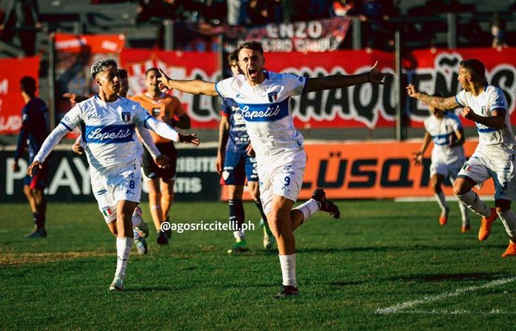 Sportivo Italiano se hizo fuerte ante Talleres de Escalada.