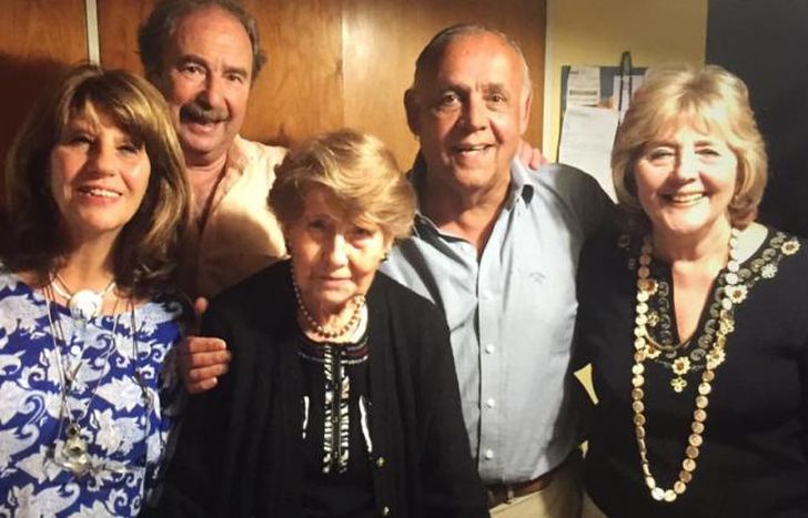 Lidia, rodeada de sus hijas y de sus afectos más cercanos.