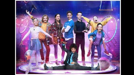 La serie cuenta la historia de chicos acróbatas.