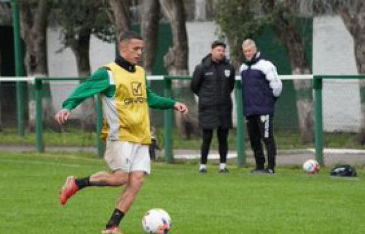 Agustín Urzi entró bien en Avellaneda.
