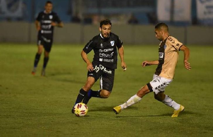 Lucas Mancinelli, de muy buena temporada, está en la carpeta de Patronato.