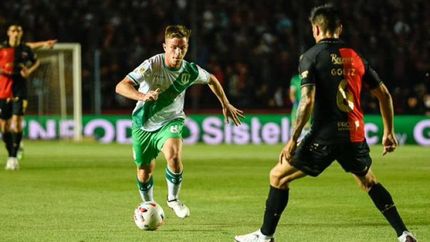 Galoppo lleva la pelota, de enfrente espera Goltz.