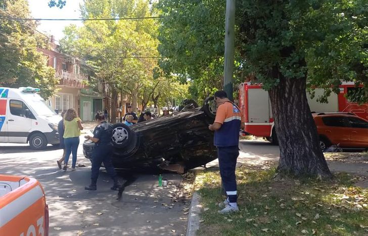 En el lugar intervinieron Bomberos, Defensa Civil y Emergencias Lomas.
