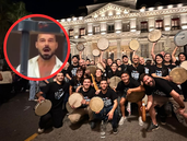 Los 25 músicos viajaron de Lomas de Zamora al Palacio Duhau para sorprender a Ricky Martin y lo lograron. Los 25 músicos viajaron de Lomas de Zamora al Palacio Duhau para sorprender a Ricky Martin y lo lograron.