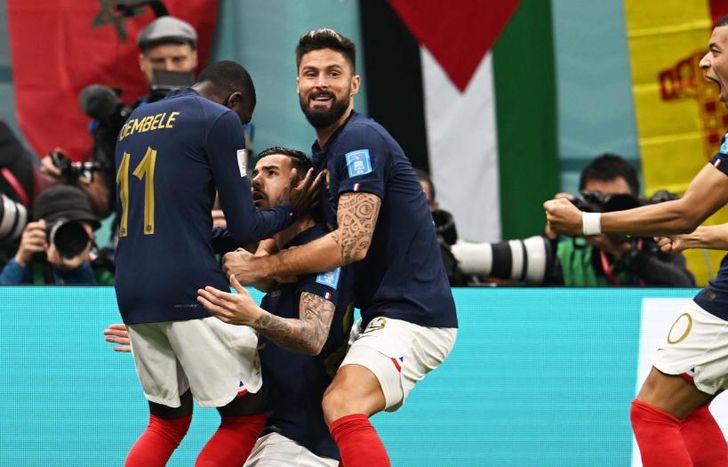 Festeja Francia el gol de Hernández.