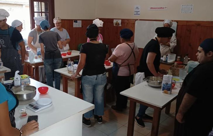Panadería es uno de los cursos disponibles y a disposición de los vecinos.