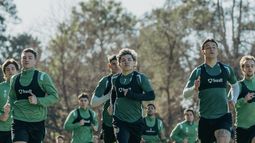 A la espera de levantar las inhibiciones, Banfield se entrena con miras al inicio del torneo.