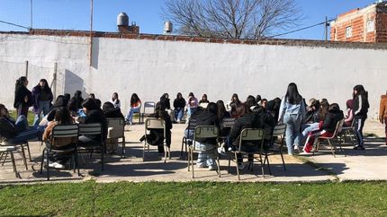 En cada uno de los talleres entregan copas menstruales.