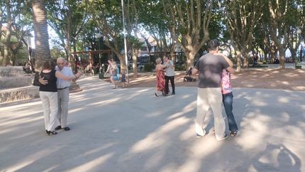 La Plaza San Martín de Turdera, escenario ideal para disfrutar del tango y otros géneros argentinos.