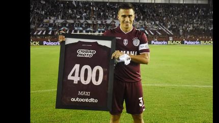 Es el futbolista que más veces se puso la camiseta Granate con más de 400 encuentros disputados.