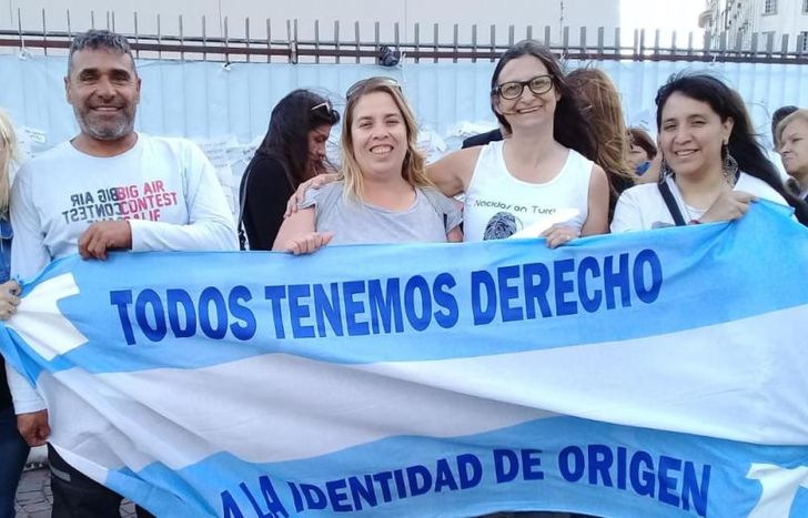 Busca a su hermano desde hace 13 años.