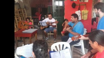 Los alumnos en plena clase. Los alumnos en plena clase.