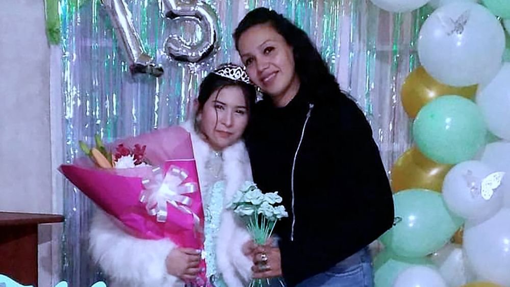 Romina sigue cumpliéndoles el sueño a distintas adolescentes. Cada celebración es posible gracias al aporte de los vecinos solidarios. Romina sigue cumpliéndoles el sueño a distintas adolescentes. Cada celebración es posible gracias al aporte de los vecinos solidarios.