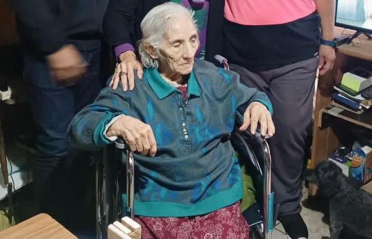 Antonia es del Barrio San José de Temperley.