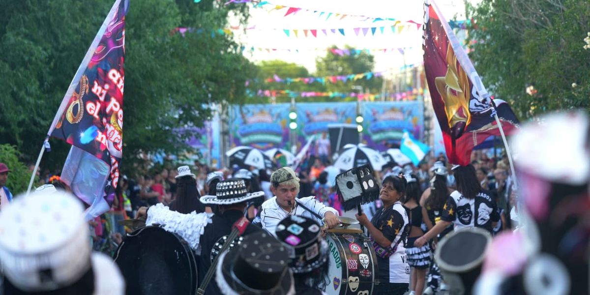 El Carnaval en Lomas, con artistas y murgas locales.