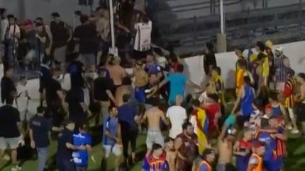la agresion de los hinchas de colegiales a los allegados de los andes la agresion de los hinchas de colegiales a los allegados de los andes