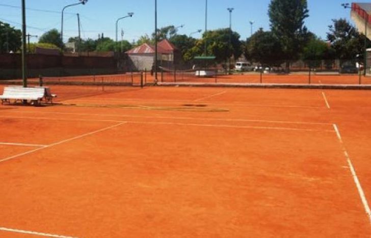 La Subcomisión de Tenis de Los Andes refaccionó las canchas.