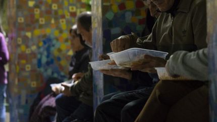 Preparan un almuerzo para compartir en comunidad.