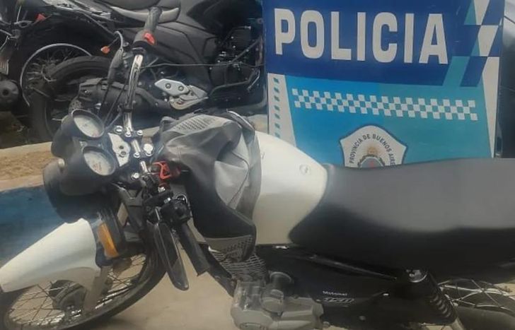 La moto recuperada por la Policía de Lomas.