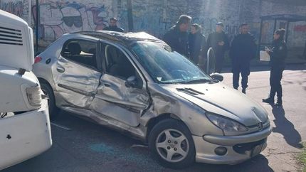 Así quedó el auto tras el choque. Así quedó el auto tras el choque.
