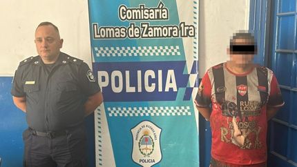 Uno de los detenidos antes del partido. Uno de los detenidos antes del partido.