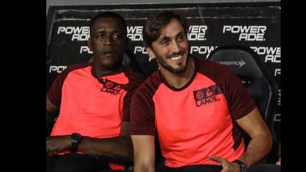 Zubeldía renovó su contrato con Lanús