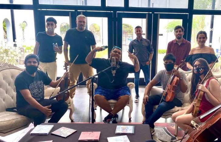 Alegría y festejo en el Teatro, donde funciona el estudio.