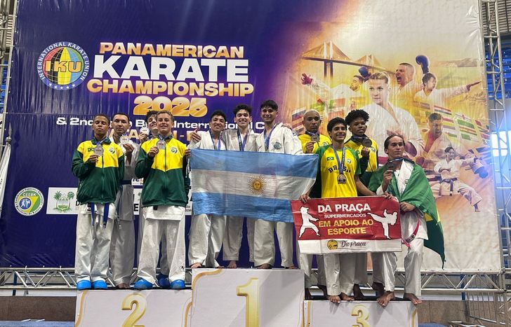 Argentina en el podio y en representación del Club Atlético Temperley.