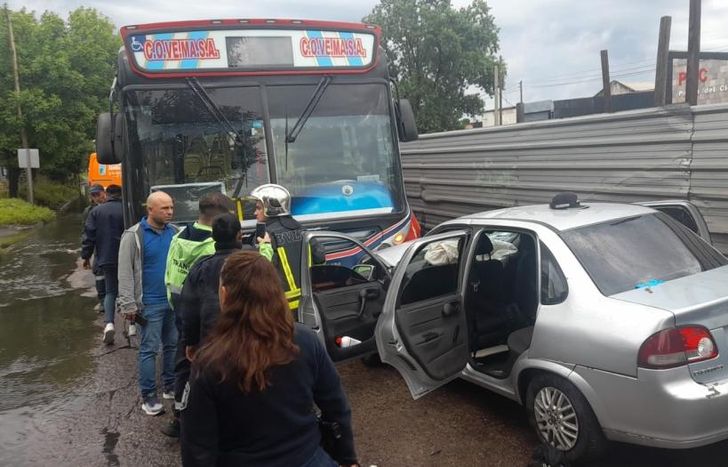 El choque ocurrió sobre la avenida Eva Perón.