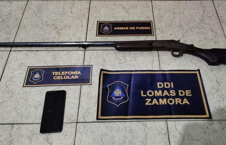 El arma de fuego encontrada en poder del acusado.