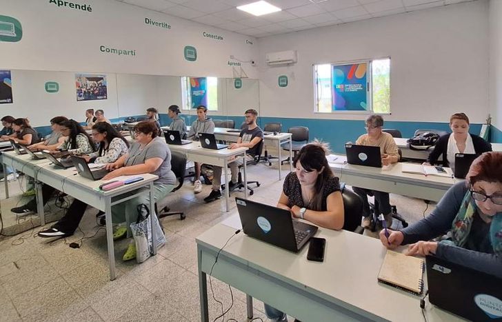 Los cursos son abiertos y gratuitos para vecinos de todas las edades.