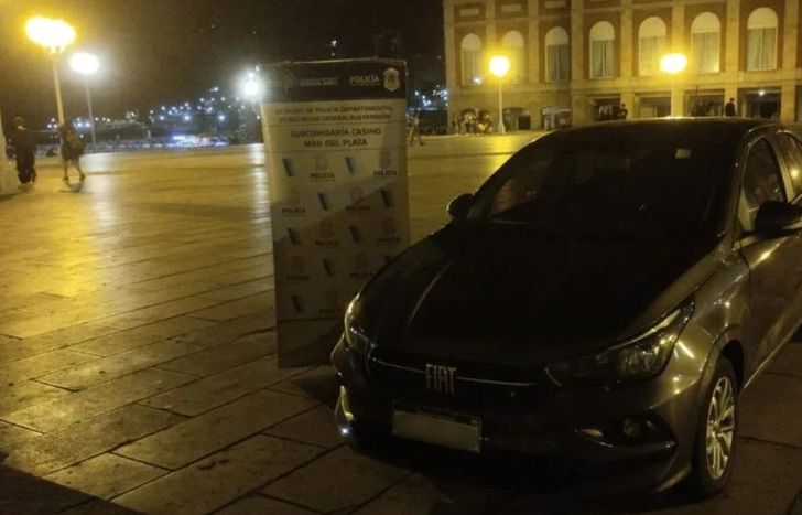 El auto robado en Lomas.