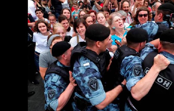 En Rusia hubo alrededor de 20 mil personas protestando en las calles de Moscú.