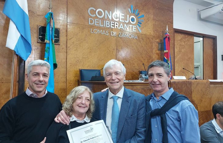 Eduardo, junto a su familia, en una jornada que seguramente quedará grabada en su memoria.