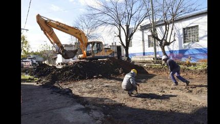 pavimentan mas cuadras en los accesos a las escuelas de lomas