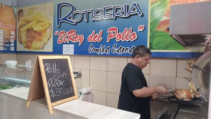 El Rey del Pollo tiene una sucursal en Lomas y otra en Banfield. El Rey del Pollo tiene una sucursal en Lomas y otra en Banfield.